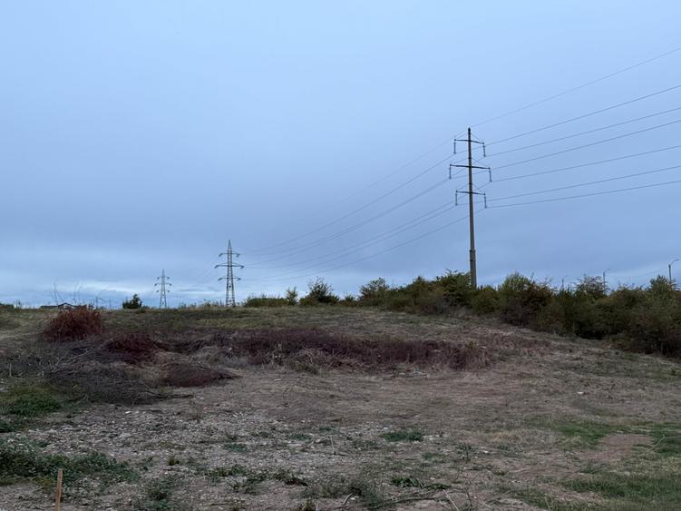 Teren Construcții intravilan de 2272 mp, în Trivale