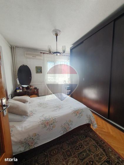 Apartament cu 4 camere decomandat în Sud