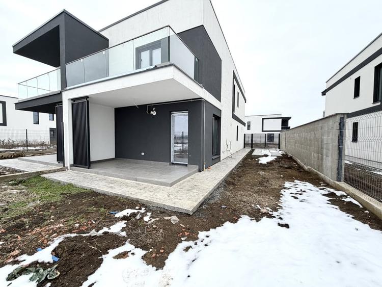 Duplex cu 4 camere cu Canalizare în Covaci