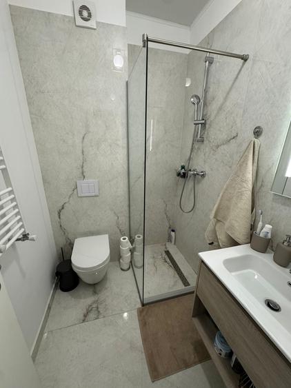 Apartament cu 3 camere decomandat în Aviației