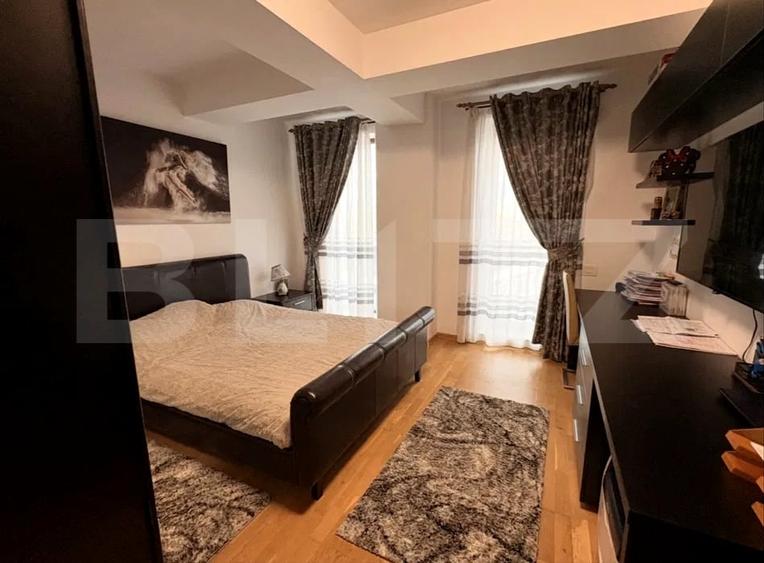 Penthouse cu 3 camere decomandat, mobilat în Central