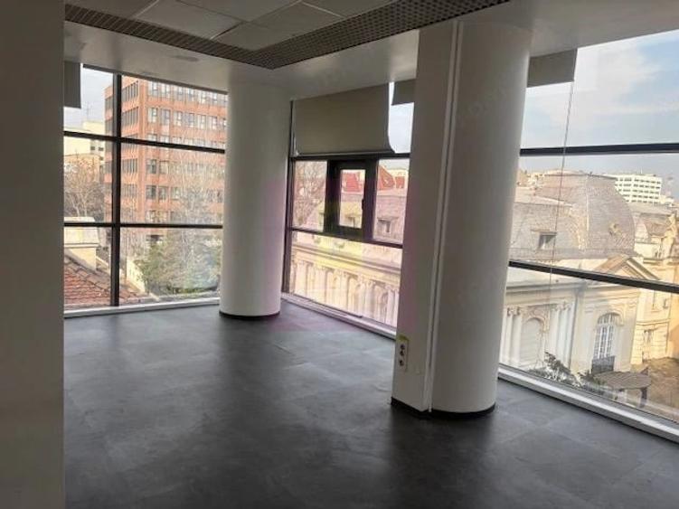 Spațiu comercial, de 556 mp, în Universitate