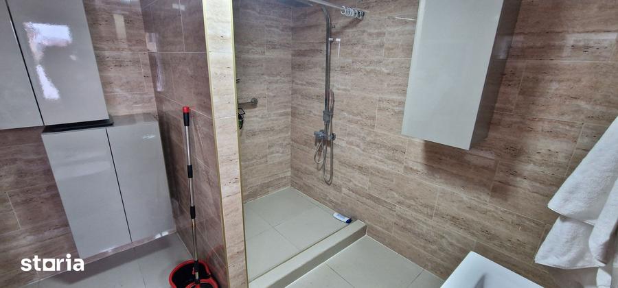 Casă cu 6 camere decomandat cu Teren 399 Mp în Central