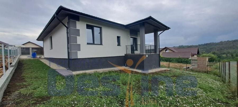Casă individuală cu 4 camere cu Canalizare în Valea Adâncă