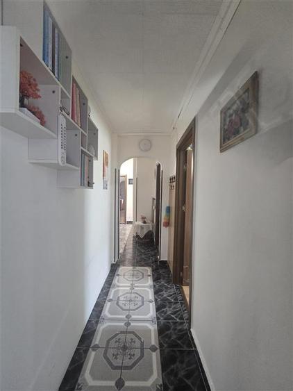 Apartament cu 4 camere decomandat, mobilat în Exterior Est