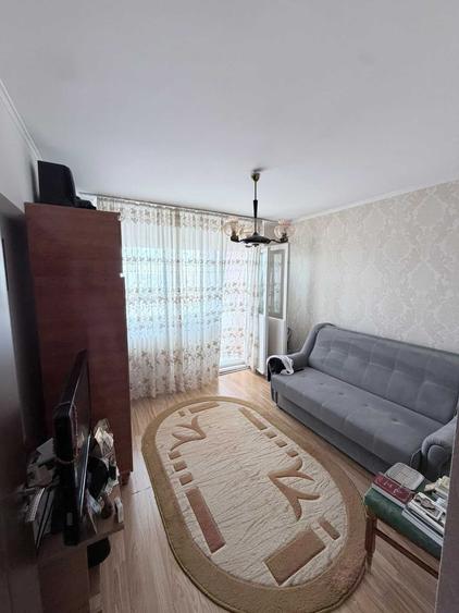Apartament cu 3 camere decomandat în Lacul Tei