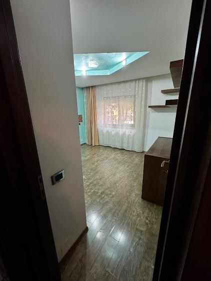 Apartament cu 4 camere decomandat în Ostroveni