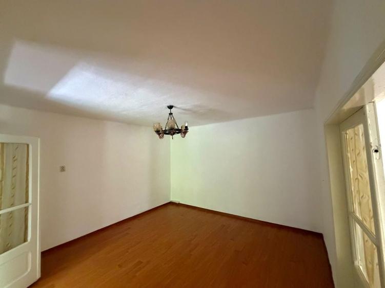 Casă cu 4 camere în Chercea