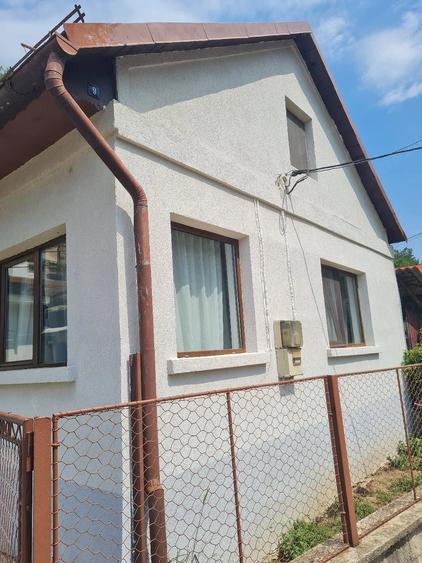 Casă cu Teren 350 Mp în Central