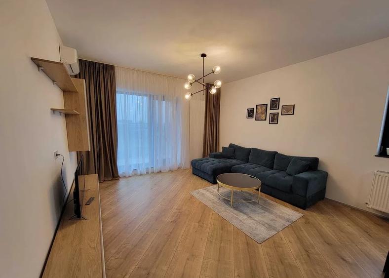 Apartament cu 3 camere semidecomandat în Pipera