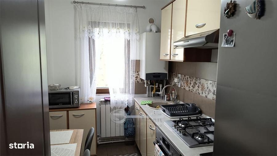 Apartament cu 3 camere nedecomandat în Podu Roș