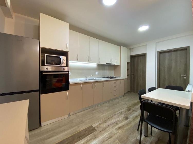 Apartament cu 3 camere decomandat, mobilat în Bună Ziua