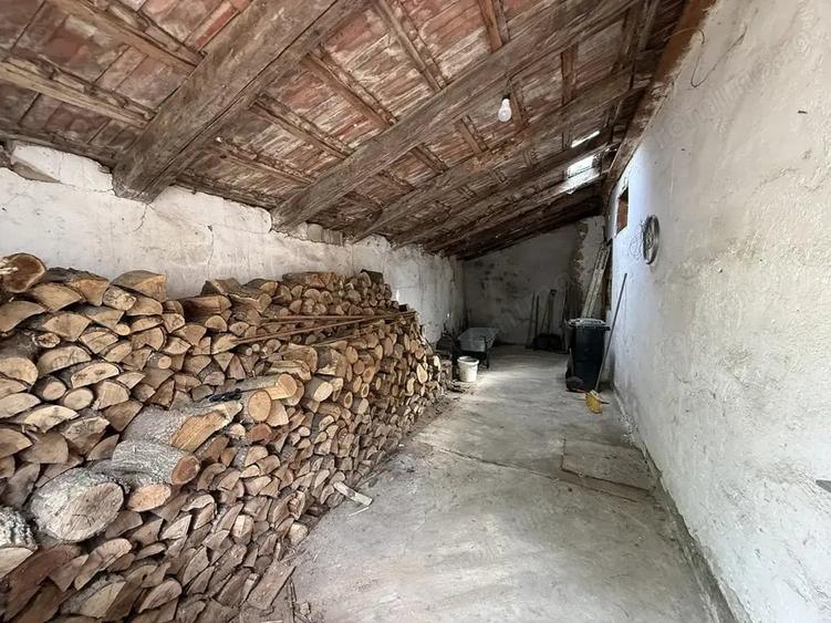 Casă cu 4 camere cu Teren 1190 Mp în Biharia