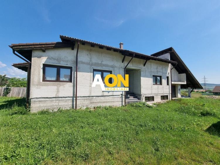 Casă individuală cu 4 camere cu Canalizare în Micești