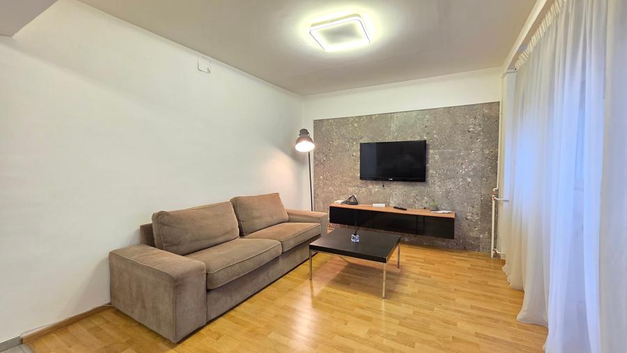 Apartament cu 3 camere decomandat în Unirii