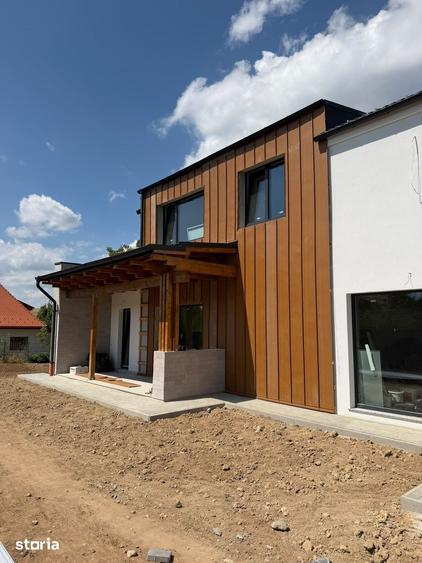 Casă cu 5 camere cu Teren 1100 Mp în Ciurila