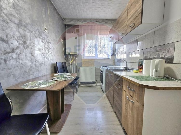Apartament cu 2 camere circular, mobilat în City Park Mall