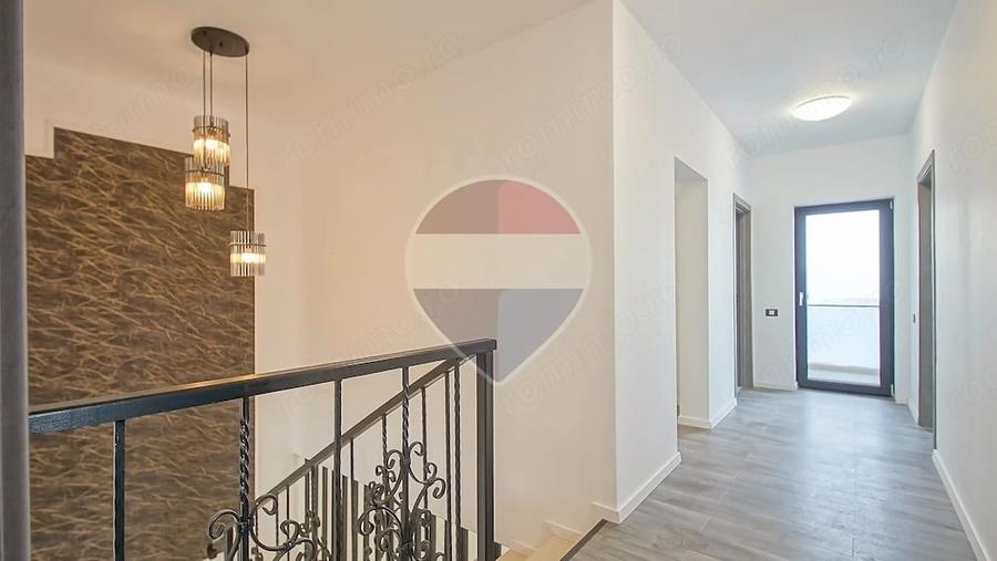 Casă cu 5 camere cu Teren 350 Mp în Bunloc