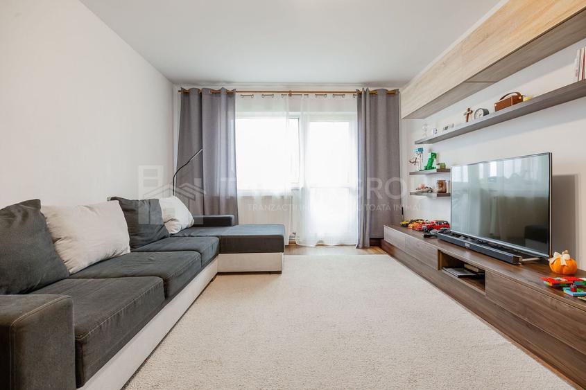 Apartament cu 4 camere decomandat, mobilat în Tractorul