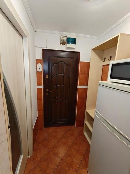Apartament cu 2 camere semidecomandat în Tei