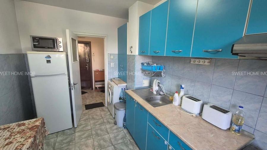 Apartament cu 3 camere decomandat în Lacul Tei
