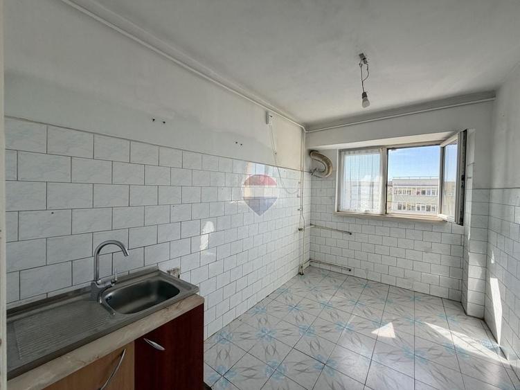 Apartament cu 3 camere semidecomandat în Iancului