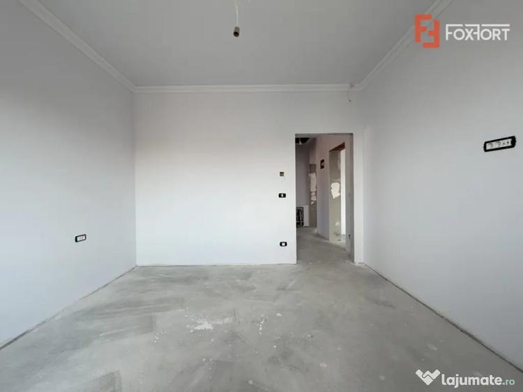Casă cu 5 camere cu Teren 334 Mp în Dumbrăvița