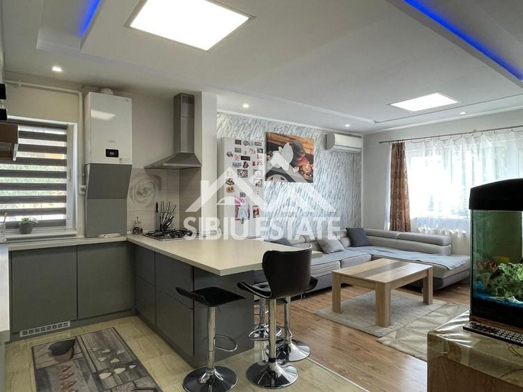 Apartament cu 3 camere decomandat, mobilat în Șelimbăr