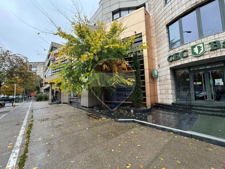 Apartament cu 3 camere semidecomandat, mobilat în Podgoria