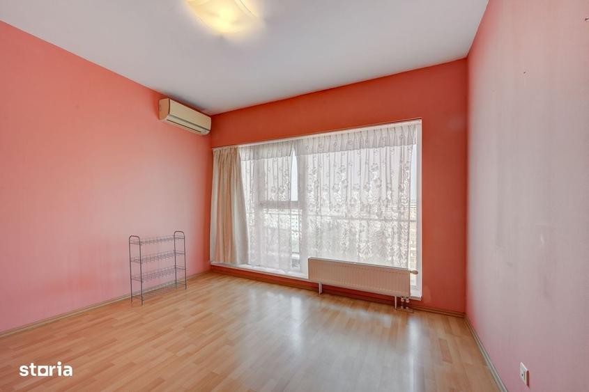 Apartament cu 4 camere decomandat în Titan
