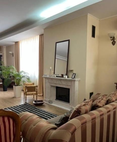 Casă individuală cu 6 camere cu Canalizare în Pipera