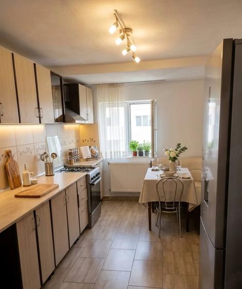 Apartament cu 3 camere semidecomandat în Cantemir