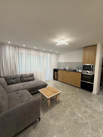 Apartament cu 3 camere decomandat în Girocului