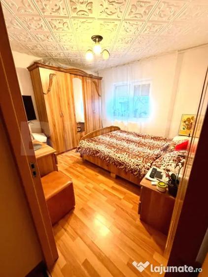 Apartament cu 4 camere decomandat în Sânmartin