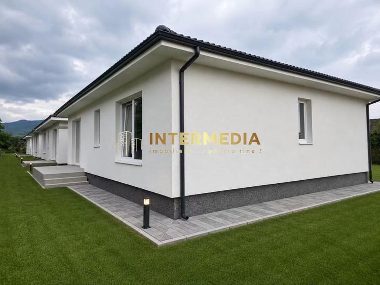 Casă individuală cu 4 camere cu Canalizare în Est