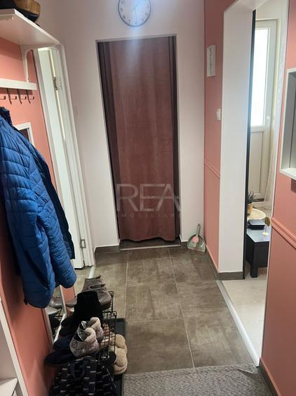 Apartament cu 2 camere semidecomandat, mobilat în 1 Mai