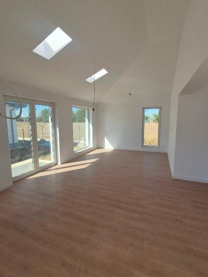 Casă individuală cu 4 camere cu Teren 350 Mp în Tunari