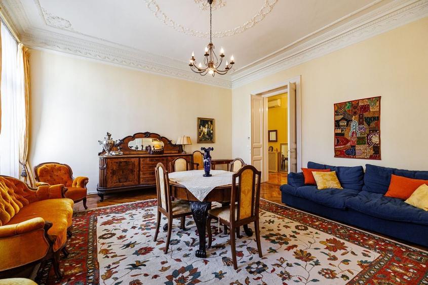 Apartament cu 3 camere semidecomandat, mobilat în Ultracentral