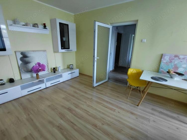 Apartament cu 3 camere semidecomandat în Țiglina 1