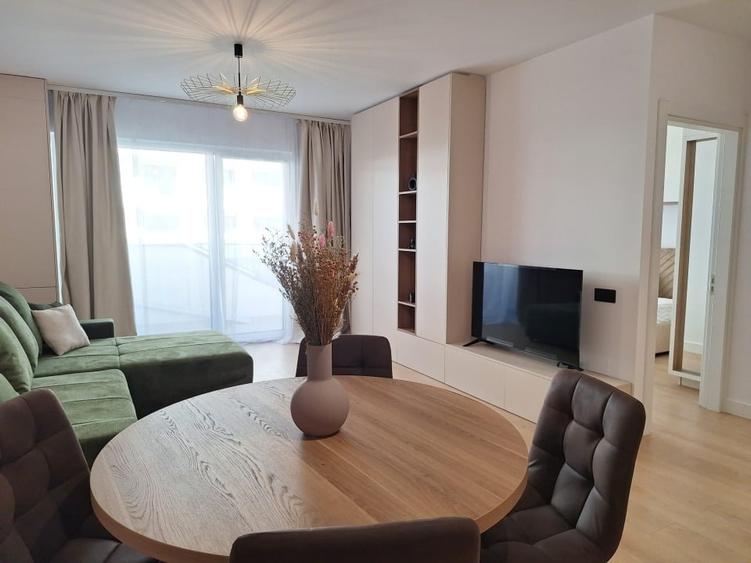 Apartament cu 2 camere semidecomandat, mobilat în Florești