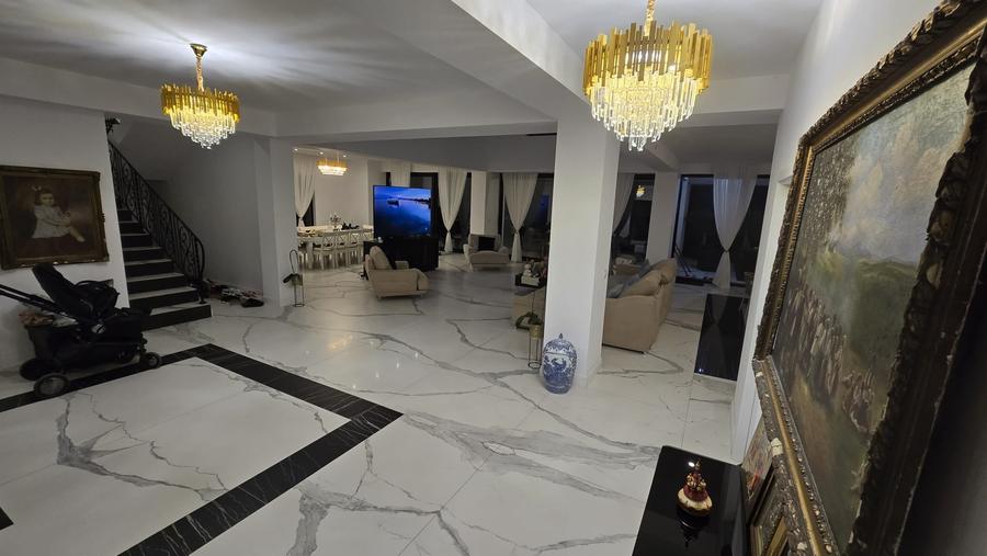 Casă individuală cu 7 camere cu Piscina în Exterior Est