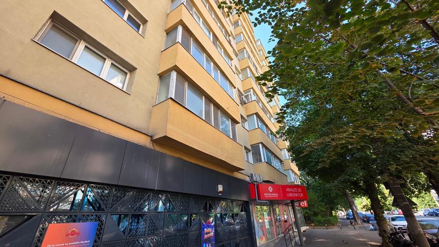 Apartament cu 4 camere decomandat în Barbu Văcărescu