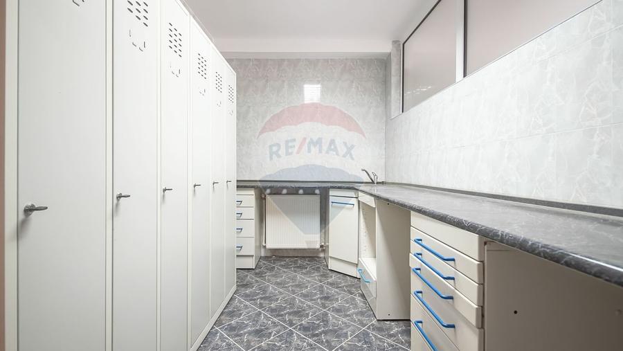 Casă individuală cu 24 camere cu Teren 3140 Mp în Schei
