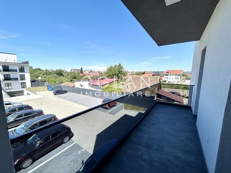 Apartament cu 3 camere semidecomandat, mobilat în Turnișor