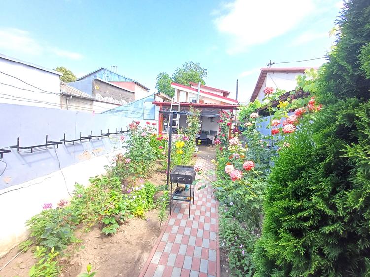 Casă cu 4 camere cu Teren 187 Mp în Central