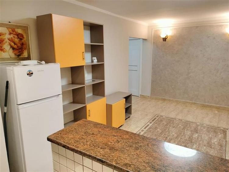 Apartament cu 2 camere semidecomandat, mobilat în Zorilor