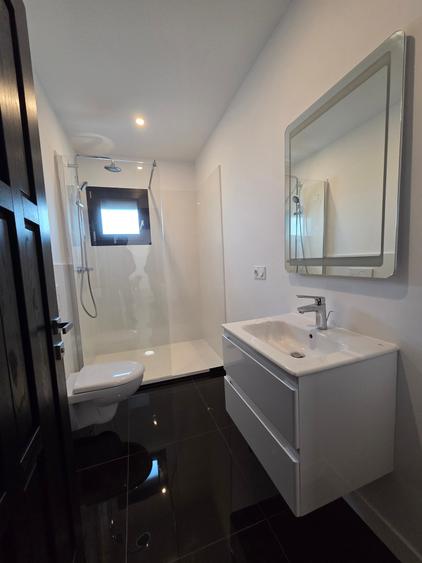 Casă individuală cu 5 camere cu Teren 2867 Mp în Exterior Vest