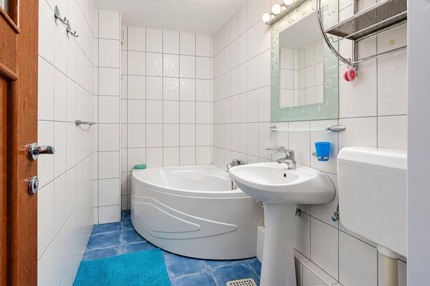 Apartament cu 3 camere decomandat, mobilat în Vitan Mall