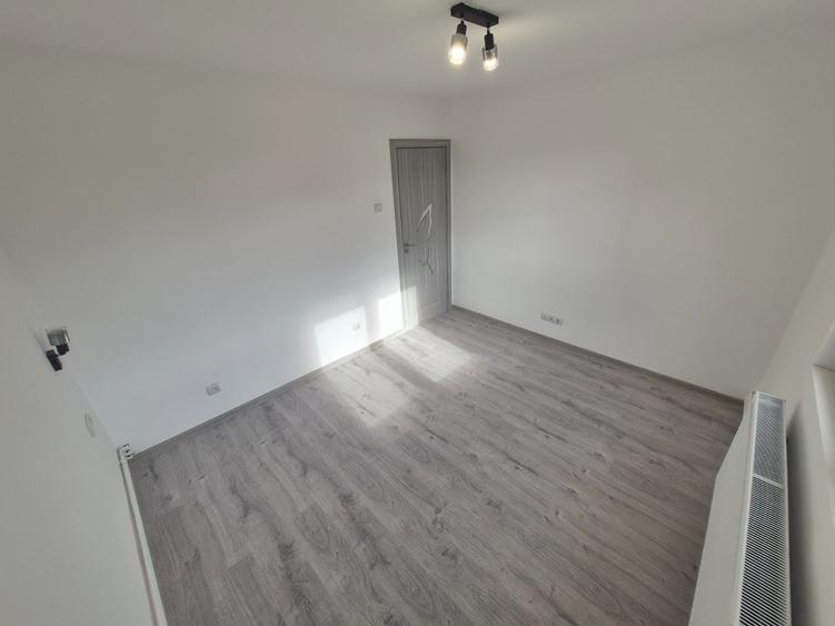 2Cam--Sagului-7 Min de Spitalul Judetean--Renovat--45MP-75.000 Euro!Neg - 9
