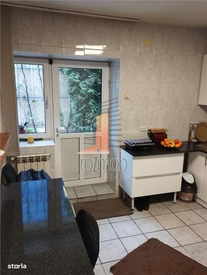 Casă cu 4 camere în Vitan